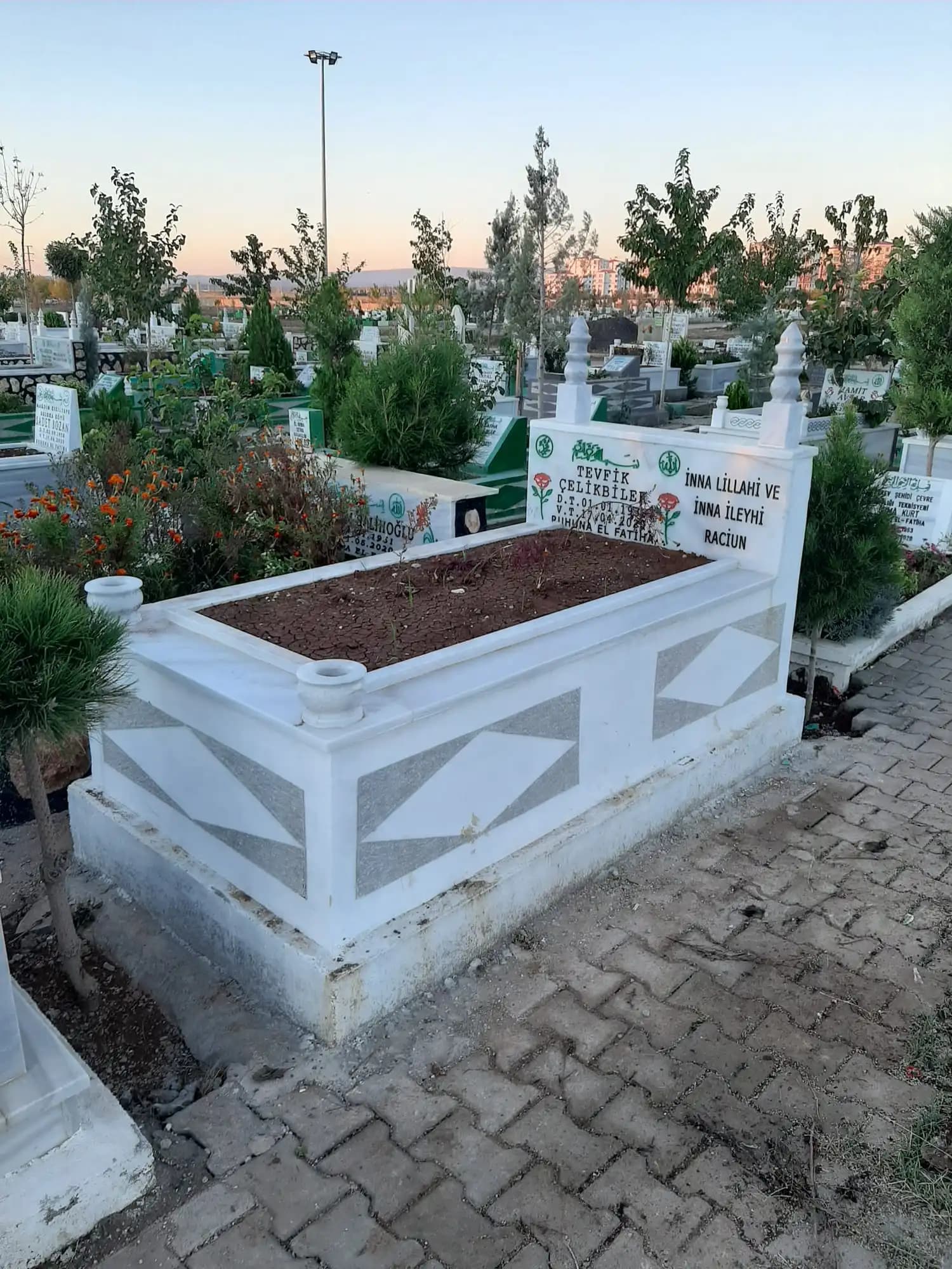 Diyarbakır granit mezar yapımı